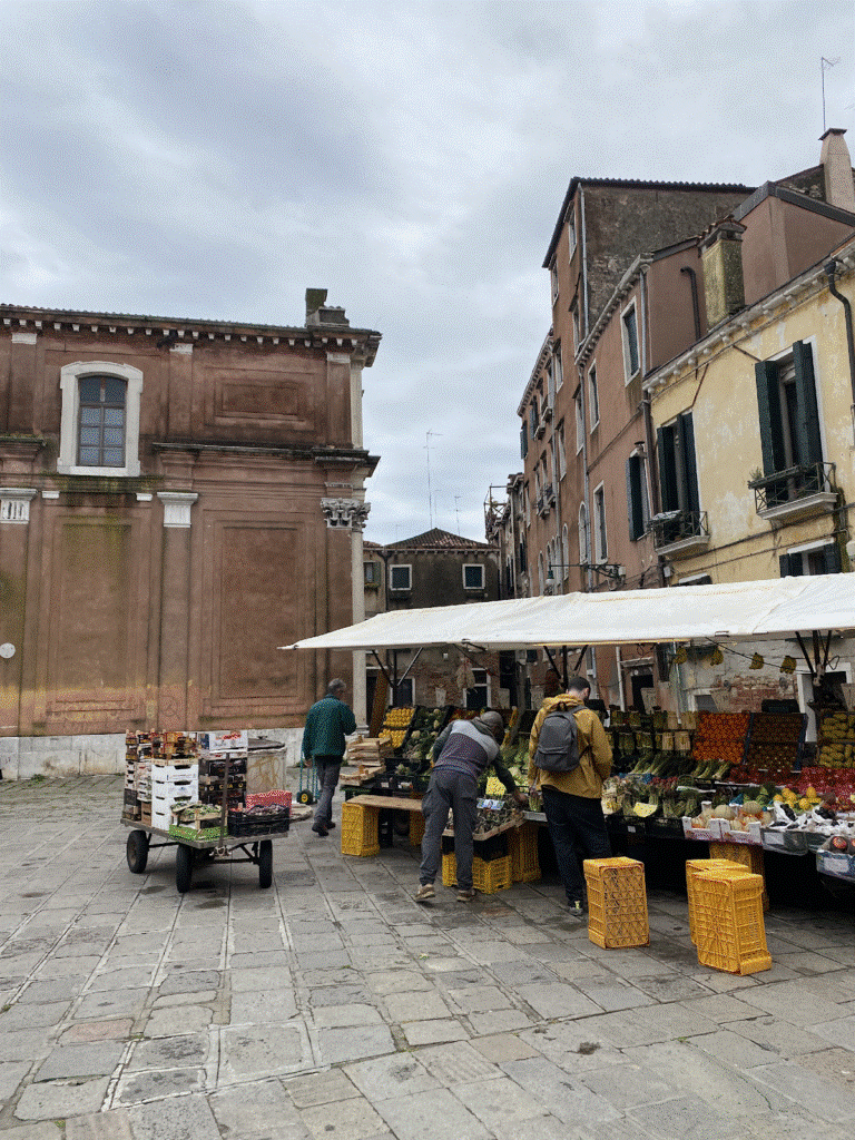 A busy piazza in Italy during peak season